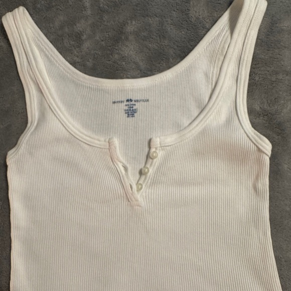 Brandy Melville Bundle: tank and tee in white - Picture 3 of 7